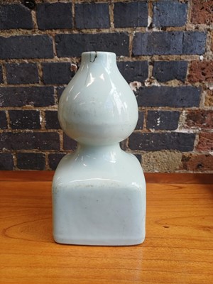 Lot 89 - A Chinese monochrome celadon-glazed vase, Qing dynasty, 19th century