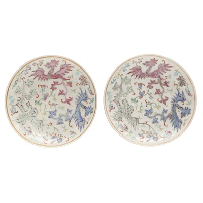 Lot 435 - A pair of Chinese famille-rose 'phoenix' dishes, late Qing dynasty / Republic period