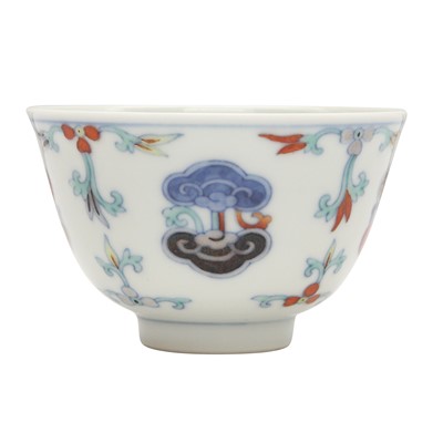 Lot 364 - A Chinese doucai 'lingzhi' cup, Qing dynasty, 19th century