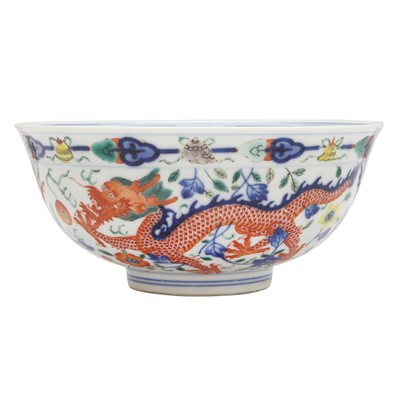Lot 451 - A Chinese wucai 'dragons' bowl, 20th century, Xuantong mark