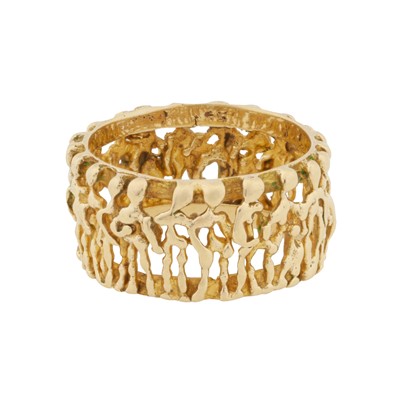 Lot 206 - A band ring