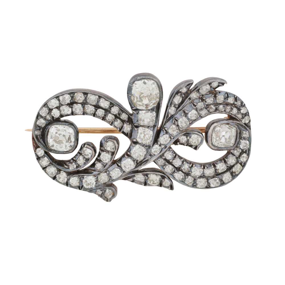 Lot 62 - A Victorian diamond brooch