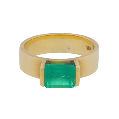 Lot 231 - An emerald single stone ring