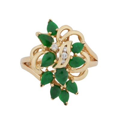 Lot 227 - A nephrite and diamond ring