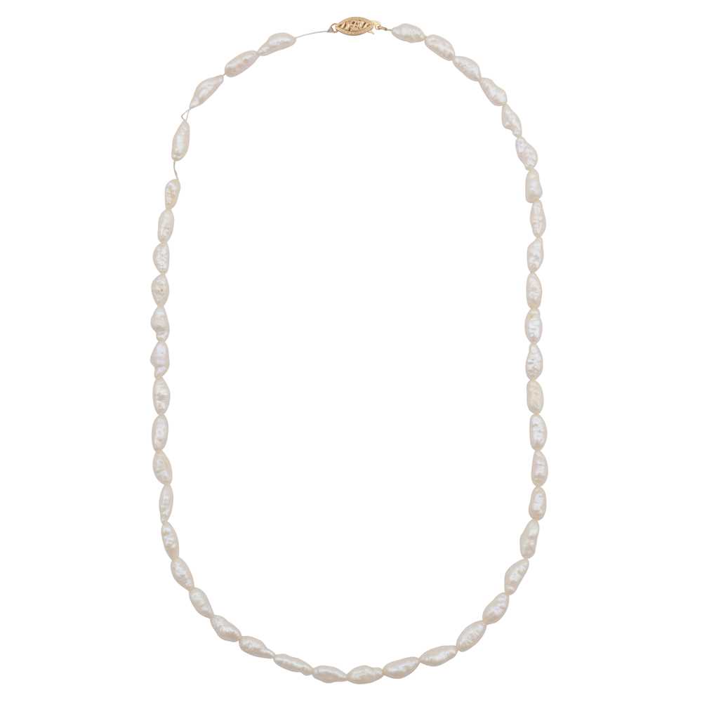 Lot 89 - A single strand rice pearl necklace