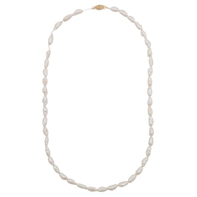 Lot 89 - A single strand rice pearl necklace