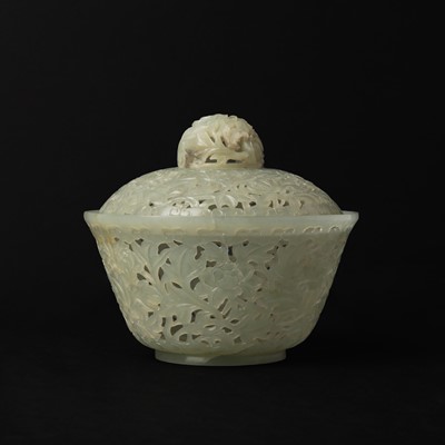 Lot 109 - A fine Chinese Mughal-style pierced jade bowl and cover, Qing dynasty, Qianlong period