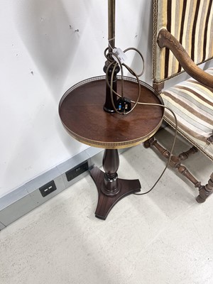 Lot 85 - Vaughan (attributed), A pair of Regency style mahogany lamp tables