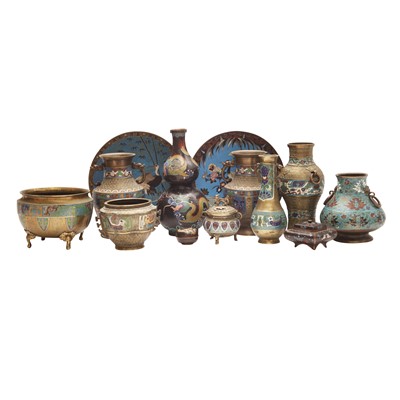 Lot 852 - A group of thirteen Chinese and Japanese cloisonné wares, 20th century