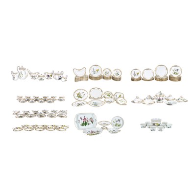 Lot 197 - An extensive Spode 'Stafford Flowers' and 'Stafford white' dinner service