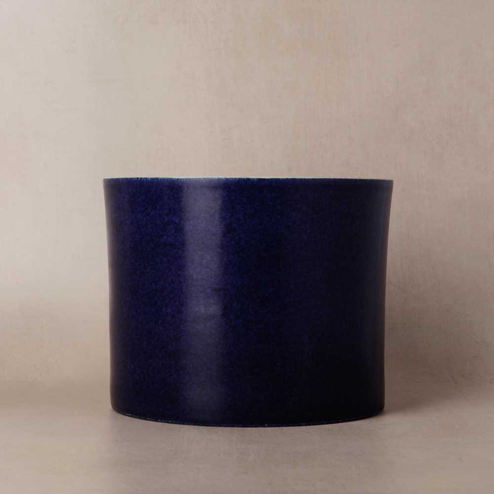 Lot 300 - A rare Chinese powder-blue gilt-decorated brush pot, Qing dynasty, Kangxi period