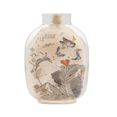 Lot 325 - A Chinese inside-painted 'butterflies' snuff bottle, 19th/20th century