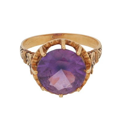 Lot 198 - A synthetic purple sapphire single stone ring