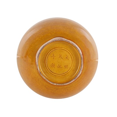 Lot 77 - A Chinese monochrome yellow-glazed vase, Qing dynasty, 19th century
