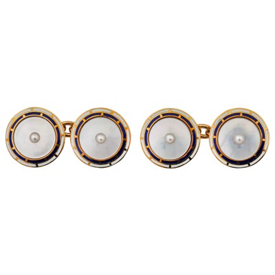 Lot 128 - A pair of mother of pearl cufflinks