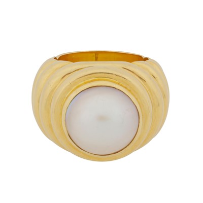 Lot 192 - A mabé pearl ring