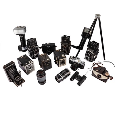 Lot 278 - A Selection of TLR Cameras