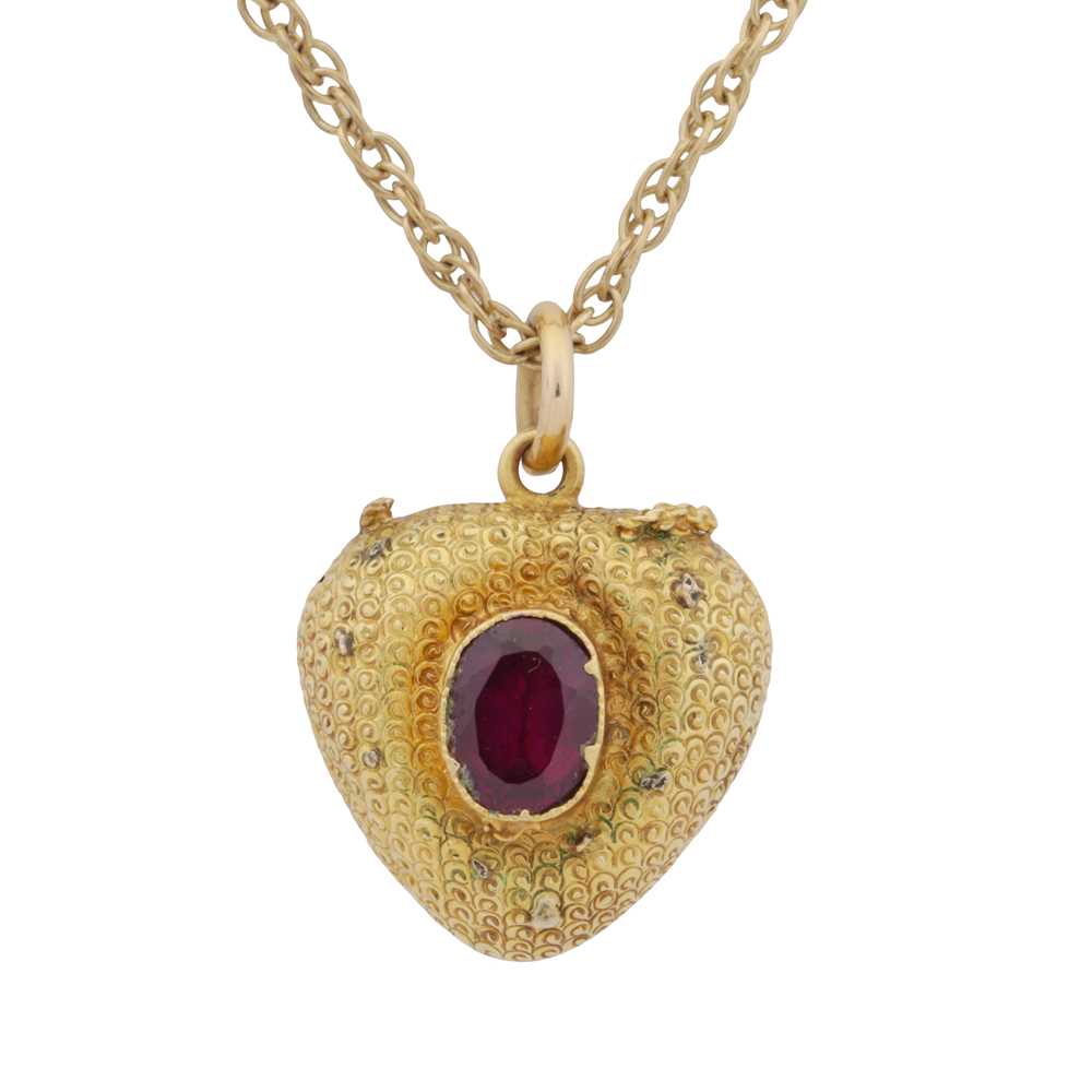 Lot 17 - A garnet mourning pendant necklace