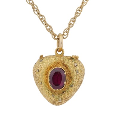 Lot 17 - A garnet mourning pendant necklace