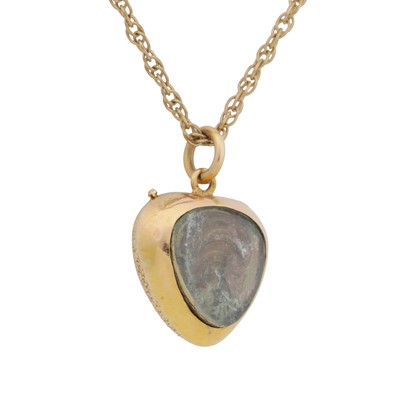 Lot 17 - A garnet mourning pendant necklace