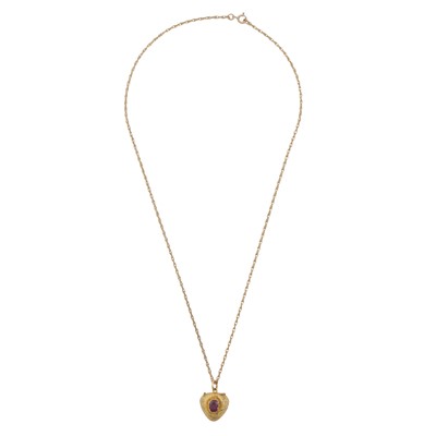 Lot 17 - A garnet mourning pendant necklace