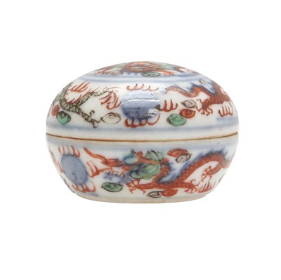 Lot 71 - A small Chinese wucai 'dragon' box and cover, 18th/19th century