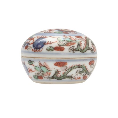 Lot 71 - A small Chinese wucai 'dragon' box and cover, 18th/19th century
