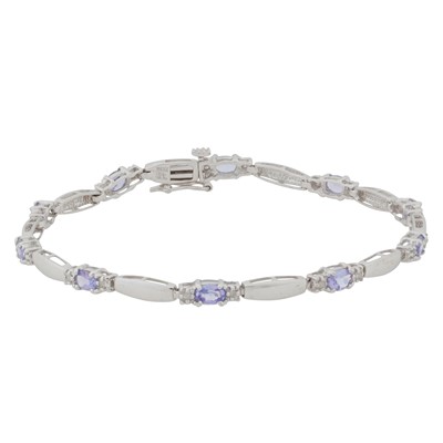 Lot 53 - A tanzanite and diamond bracelet