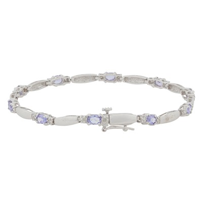 Lot 53 - A tanzanite and diamond bracelet