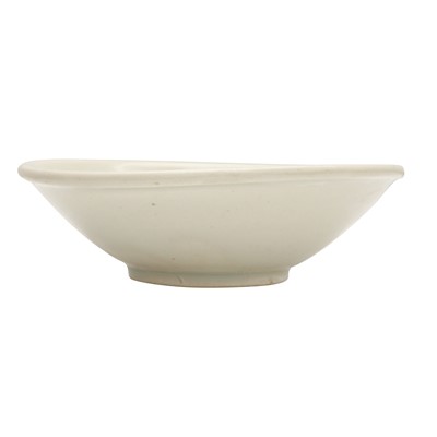 Lot 250 - A Chinese 'Xing' white-glazed bowl, Tang - Five dynasties