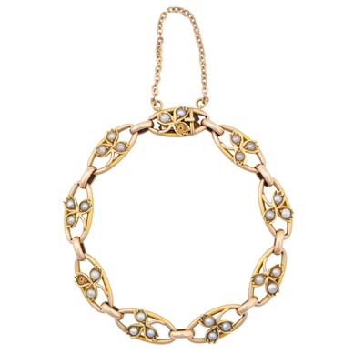Lot 5 - A seed pearl bracelet