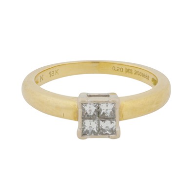 Lot 151 - A diamond cluster ring