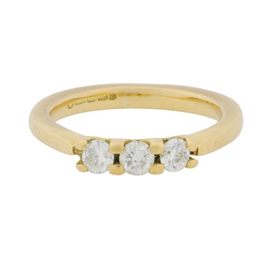 Lot 268 - A diamond three stone ring