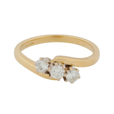Lot 189 - A diamond three stone ring