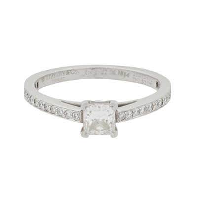Lot 327 - Tiffany & Co. | A diamond ring