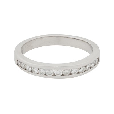 Lot 328 - A diamond half eternity ring