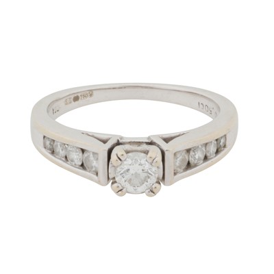 Lot 345 - A diamond ring