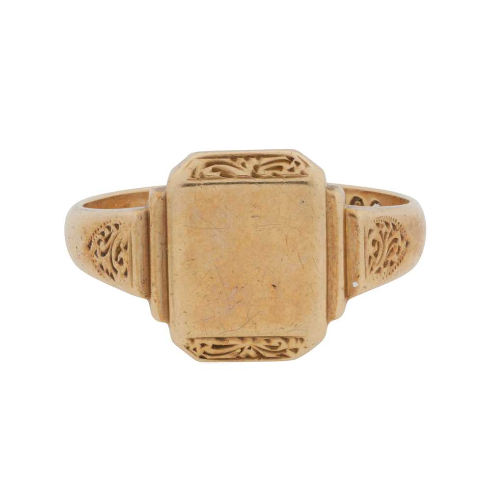 Lot 66 - signet ring