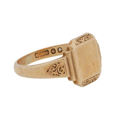 Lot 66 - signet ring