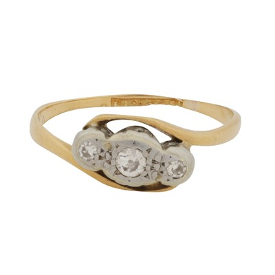 Lot 129 - A diamond three stone ring