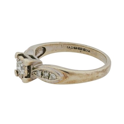 Lot 61 - A diamond ring