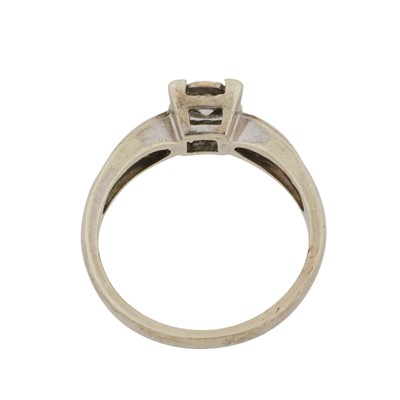 Lot 61 - A diamond ring