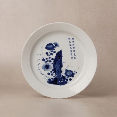 Lot 8 - A very fine Chinese blue and white 'chrysanthemum poem' dish, Qing dynasty, Kangxi period