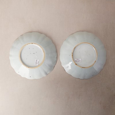 Lot 6 - A pair of Chinese blue and white 'crane' dishes, Qing dynasty, Shunzhi period
