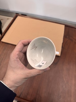 Lot 19 - A Chinese reticulated blue and white 'linglong' bowl, Qing dynasty, Ming dynasty, Chongzhen period