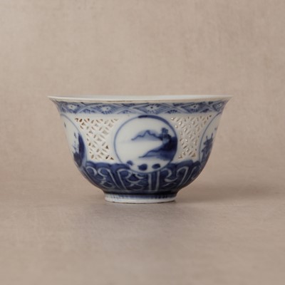 Lot 19 - A Chinese reticulated blue and white 'linglong' bowl, Qing dynasty, Ming dynasty, Chongzhen period
