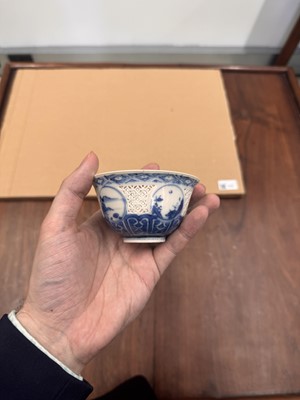Lot 19 - A Chinese reticulated blue and white 'linglong' bowl, Qing dynasty, Ming dynasty, Chongzhen period