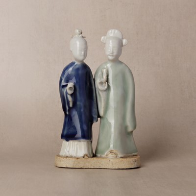 Lot 147 - A Chinese glazed-biscuit 'couple' figure group, Qing dynasty, Qianlong period