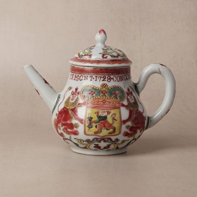 Lot 159 - A rare Chinese export famille-rose Dutch armorial 'VOC' teapot, Qing dynasty, Yongzheng period