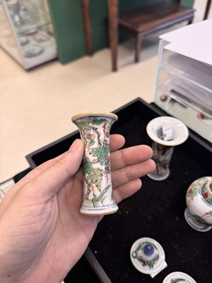 Lot 39 - A Chinese wucai 'squirrel and grapes' miniature garniture set, Transitional period